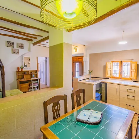 Casa De Pueblo En Alicante. Cuquet De Llum. Сasa de vacaciones Onil