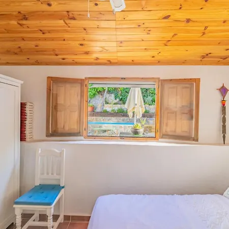 Casa De Pueblo En Alicante. Cuquet De Llum. Сasa de vacaciones *
